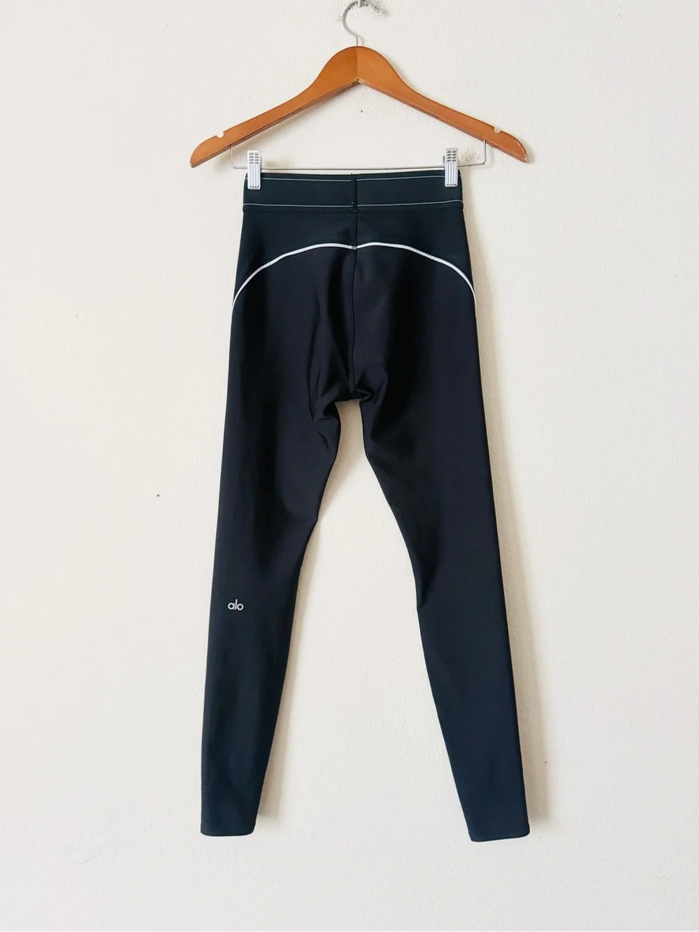 Alo yoga MEDIUM/SMALL Airlift Suit Up black white piping leggings sports bra set - Picture 7 of 10